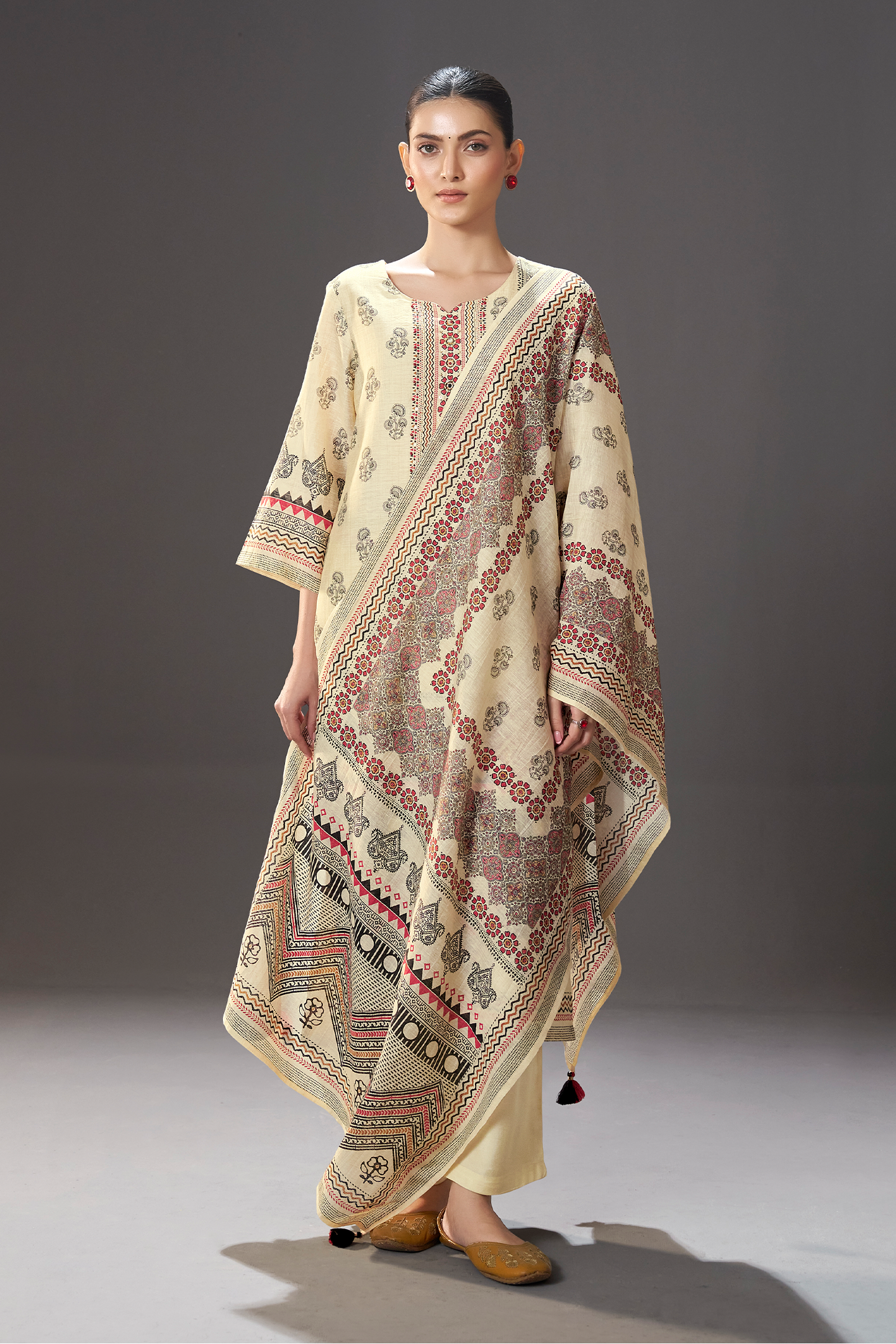 Ivory Caravan Shimmer Linen Digital Printed Kurta Set
