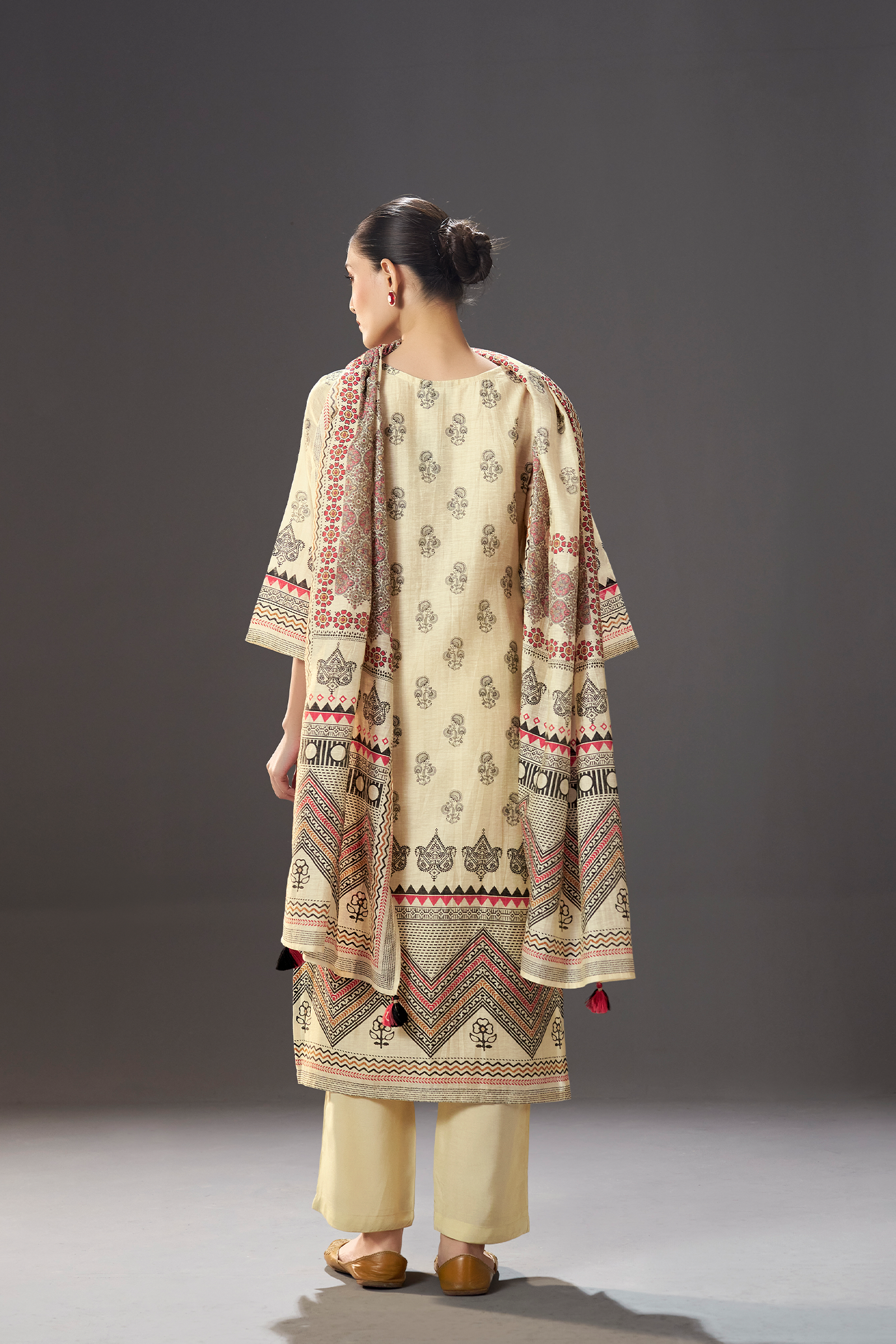 Ivory Caravan Shimmer Linen Digital Printed Kurta Set