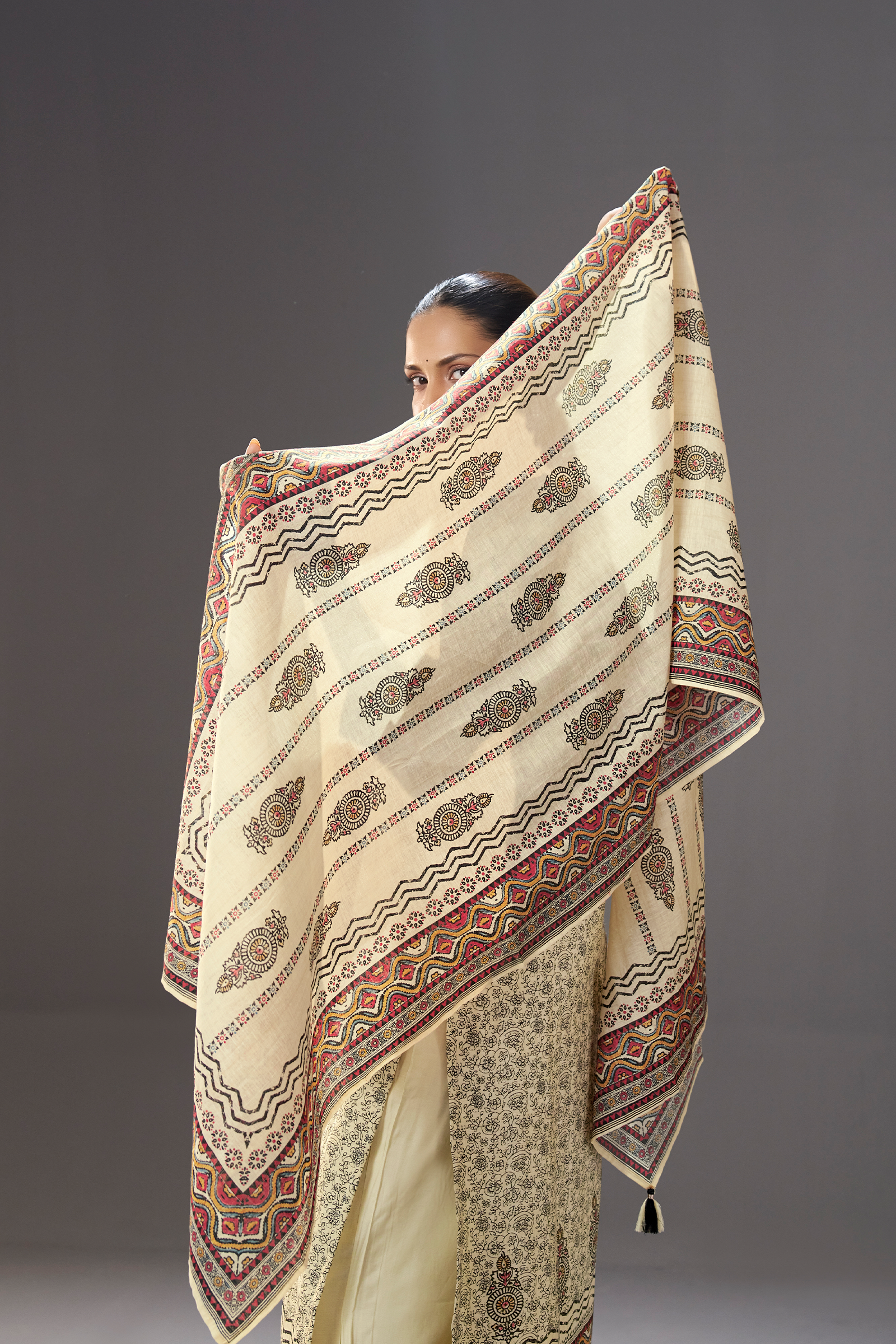 Ivory Artisan Shimmer Linen Digital Printed Kurta Set