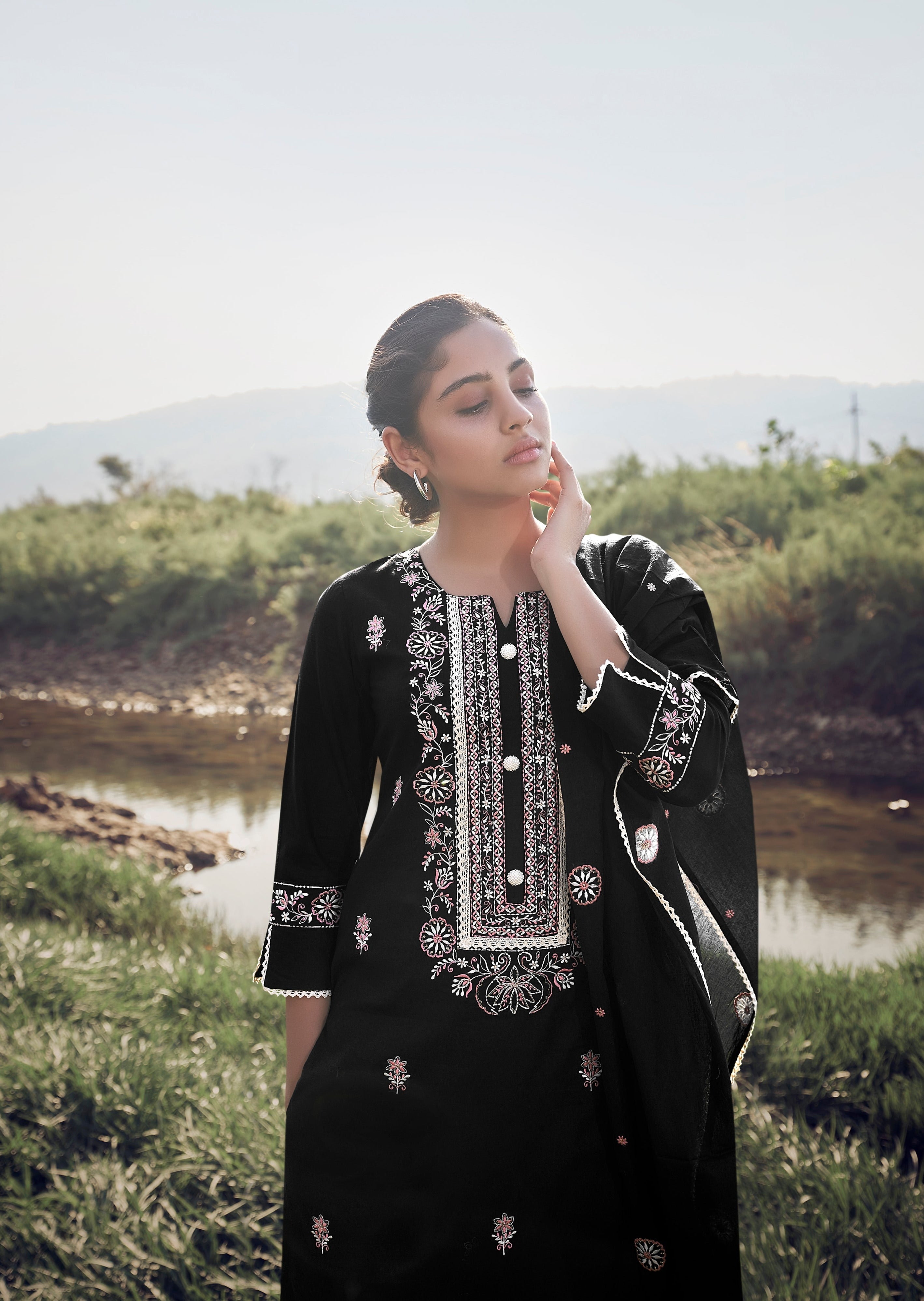 Black Mul Exquisite Embroidery Kurta Set-fourbuttons-in