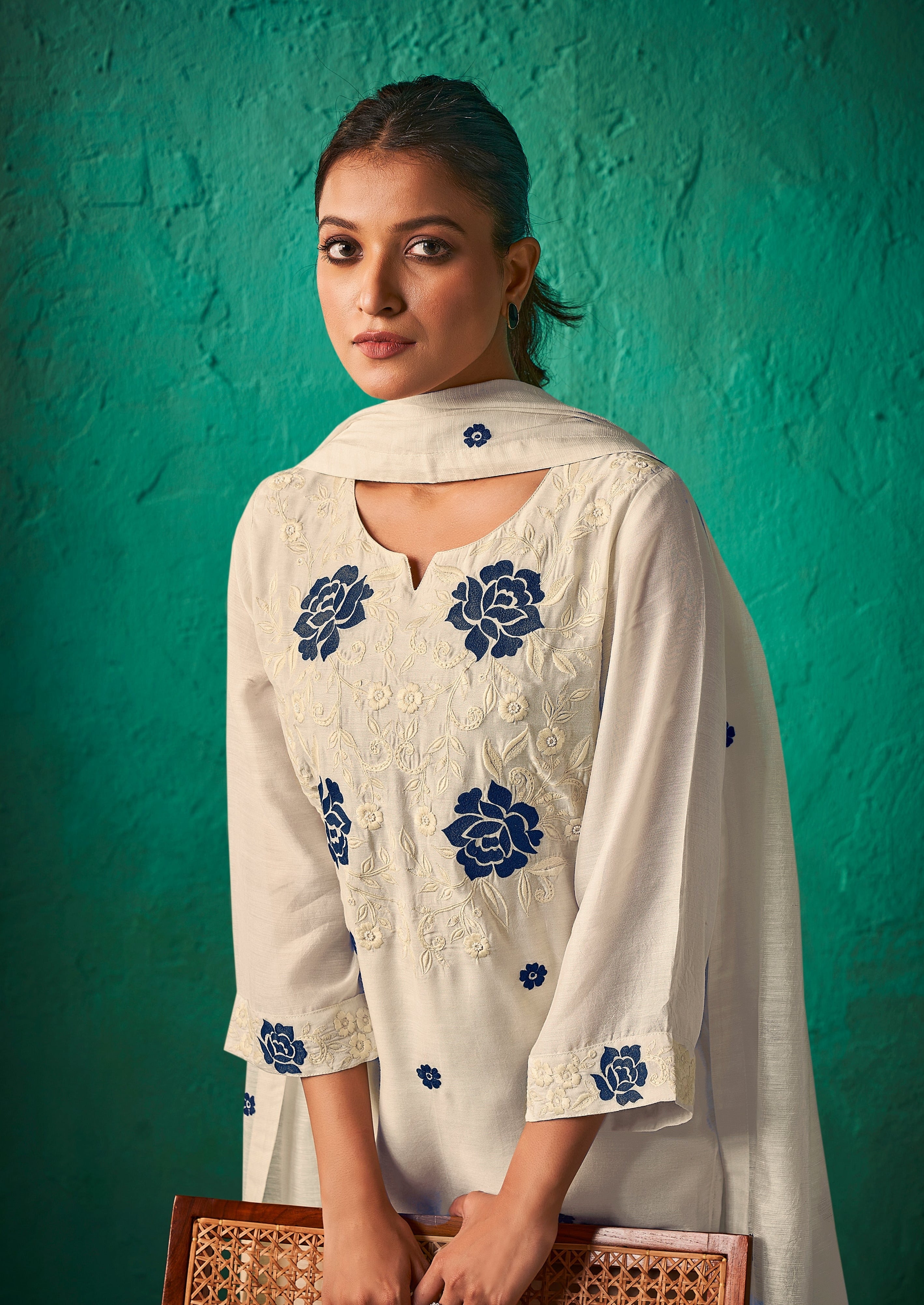 Cream Big Flower Chanderi Silk Kurta Set-fourbuttons-in