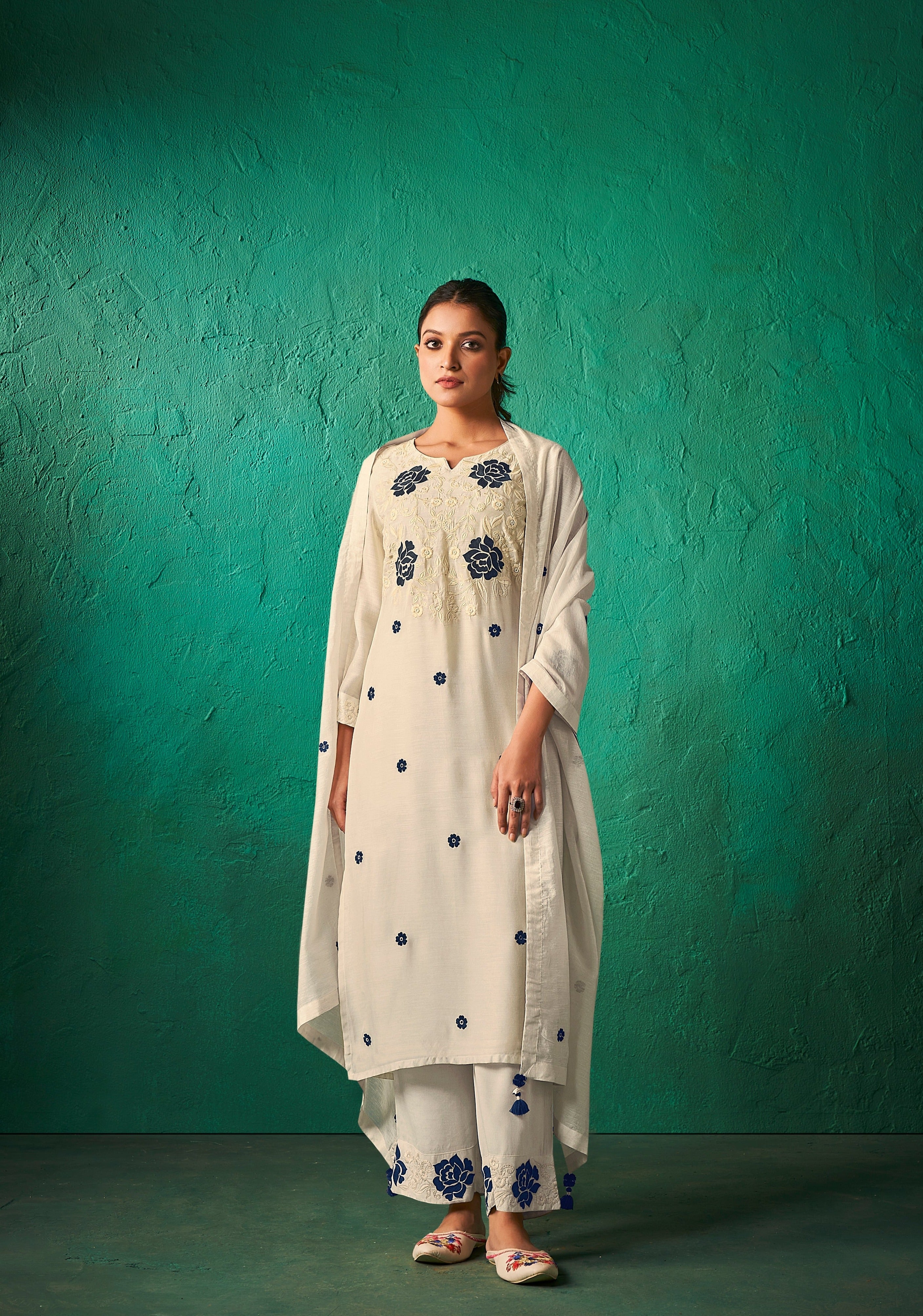 Cream Big Flower Chanderi Silk Kurta Set-fourbuttons-in