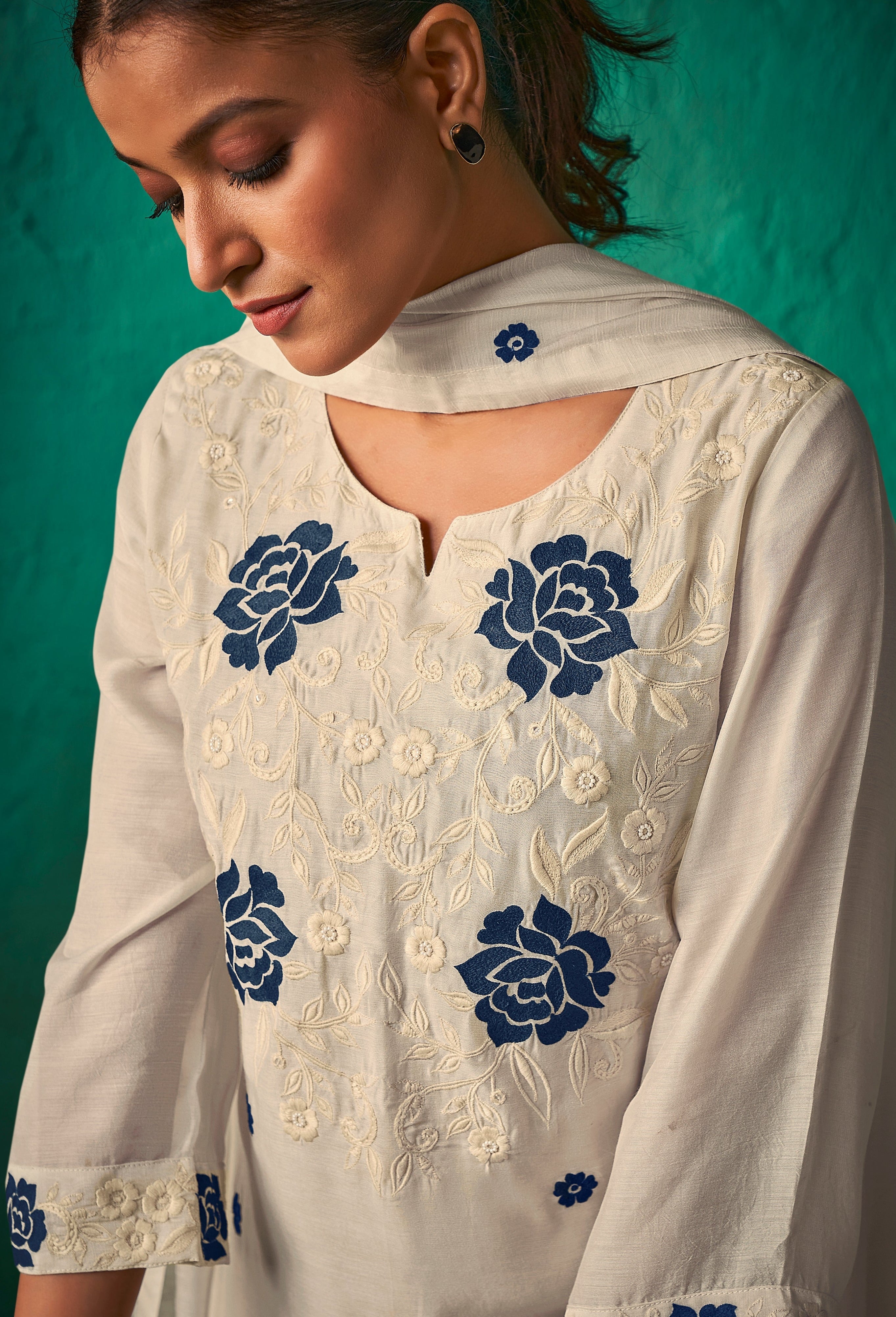 Cream Big Flower Chanderi Silk Kurta Set-fourbuttons-in