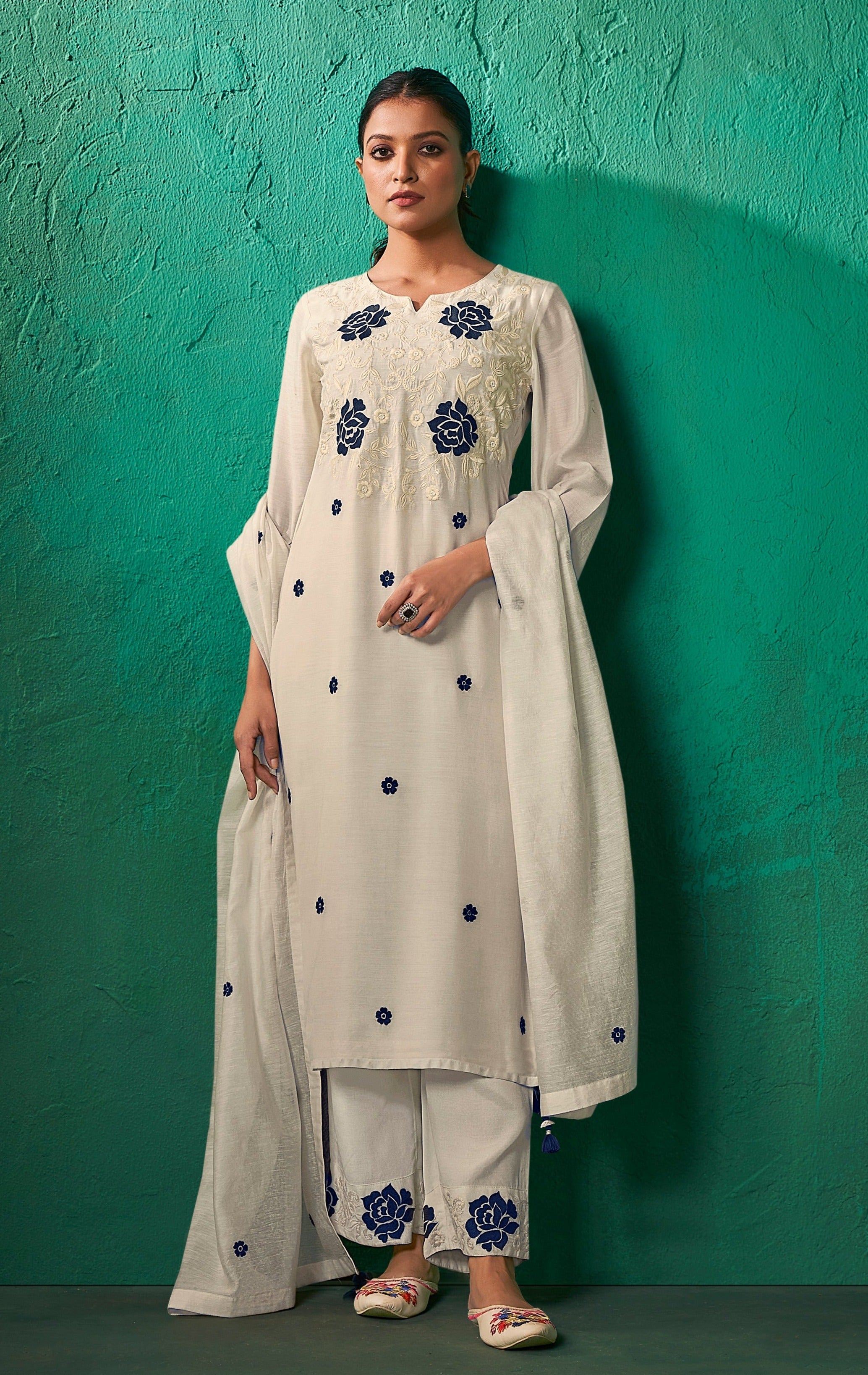 Cream Big Flower Chanderi Silk Kurta Set-fourbuttons-in