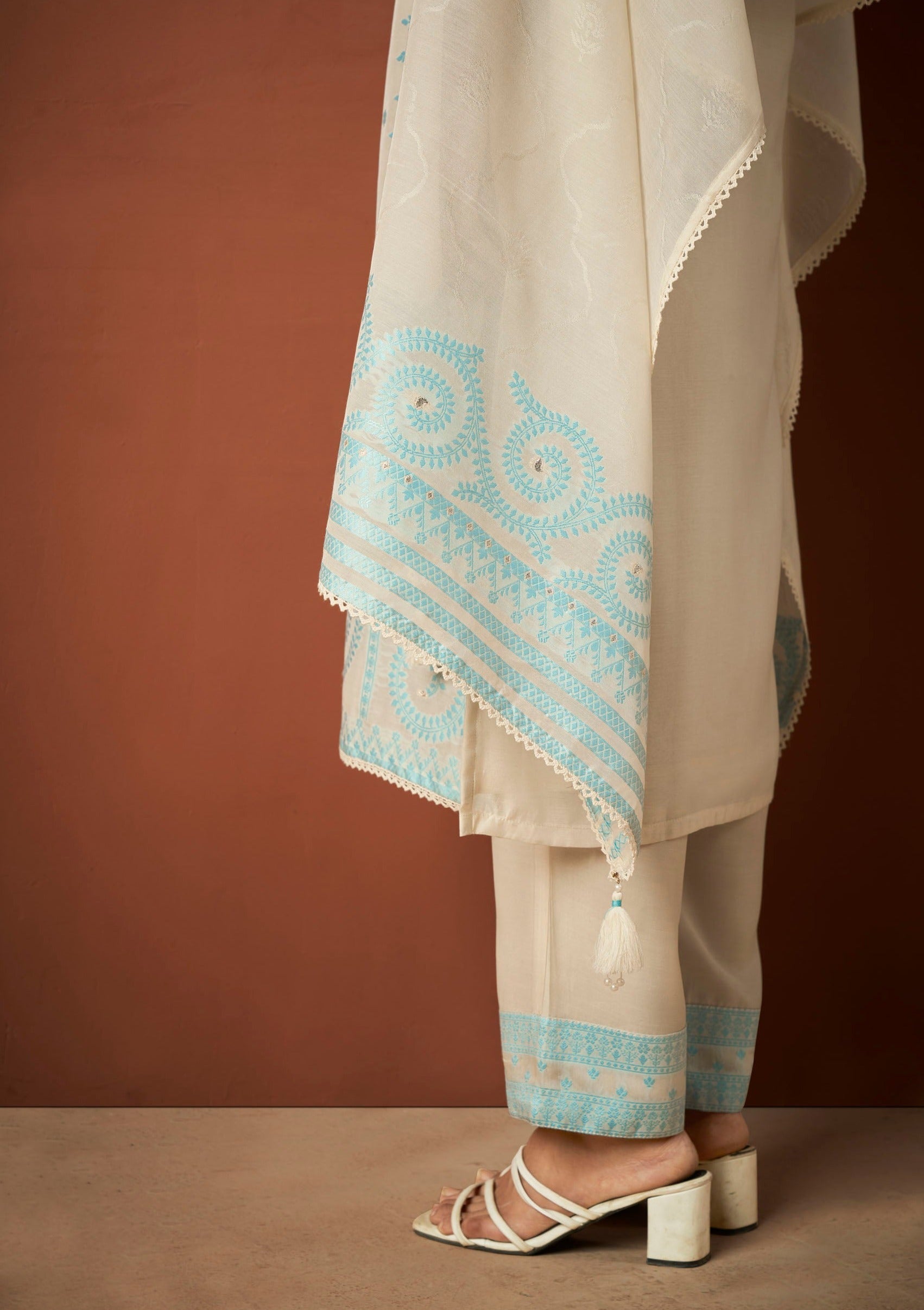 Cream Chanderi Silk Kurta Set-fourbuttons-in