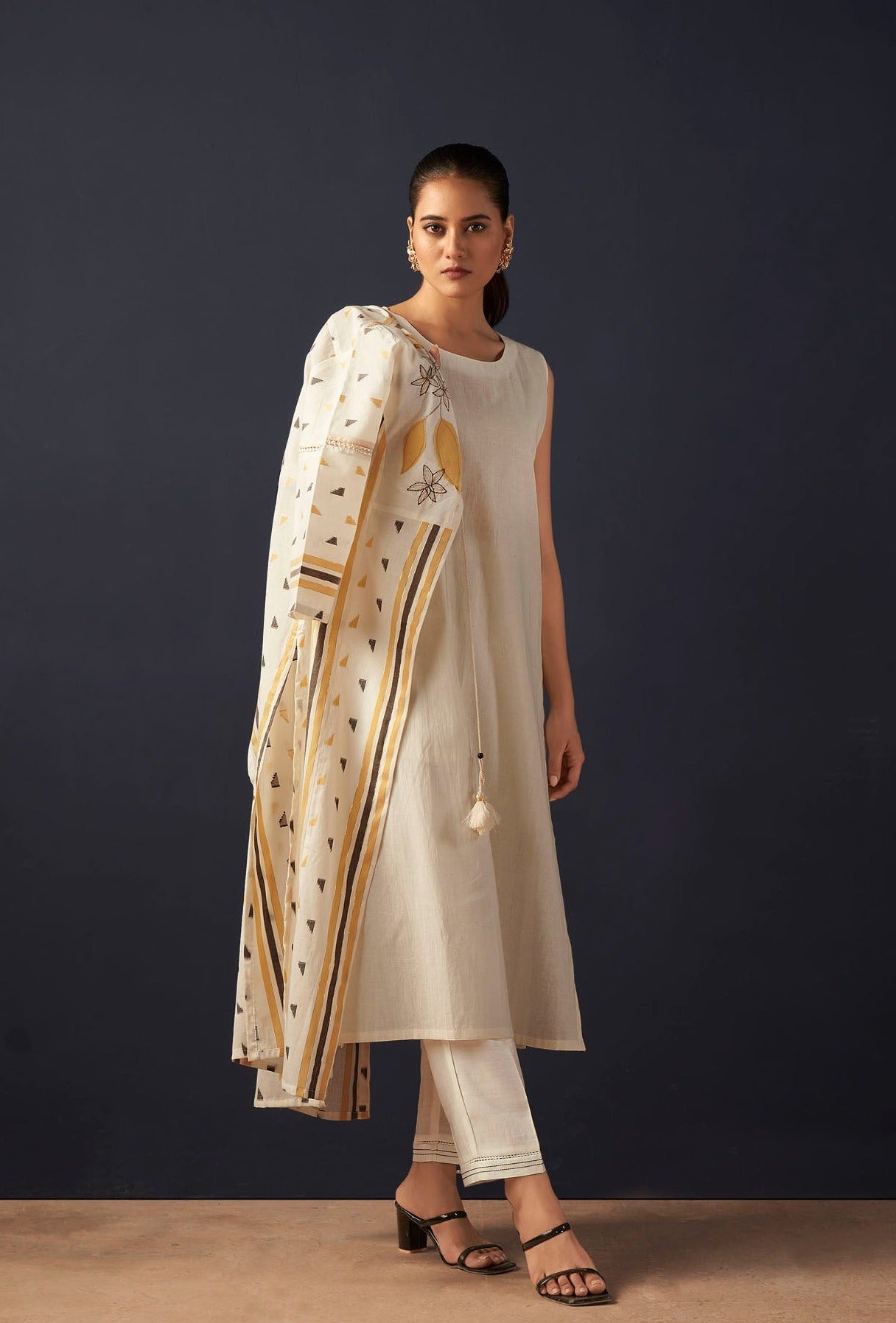 Cream Cotton Kurta Set-fourbuttons-in