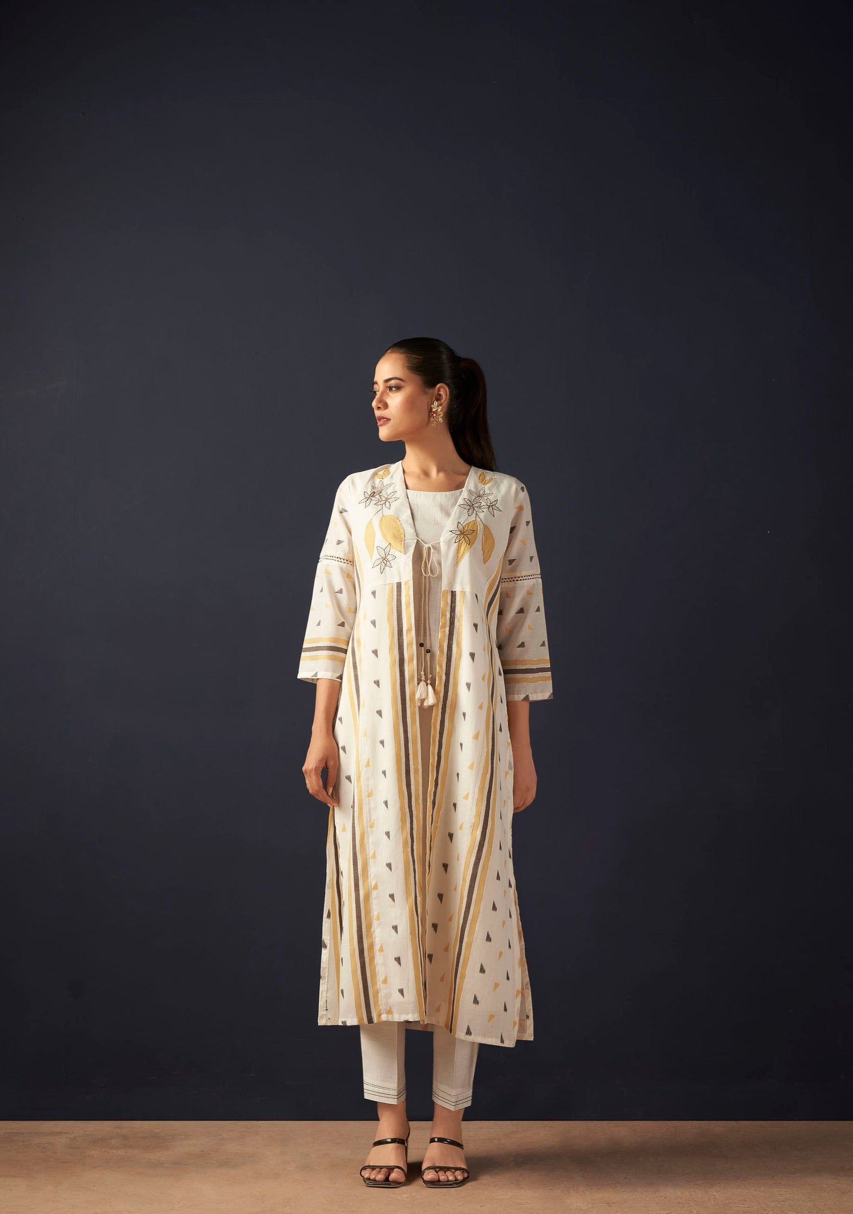 Cream Cotton Kurta Set-fourbuttons-in