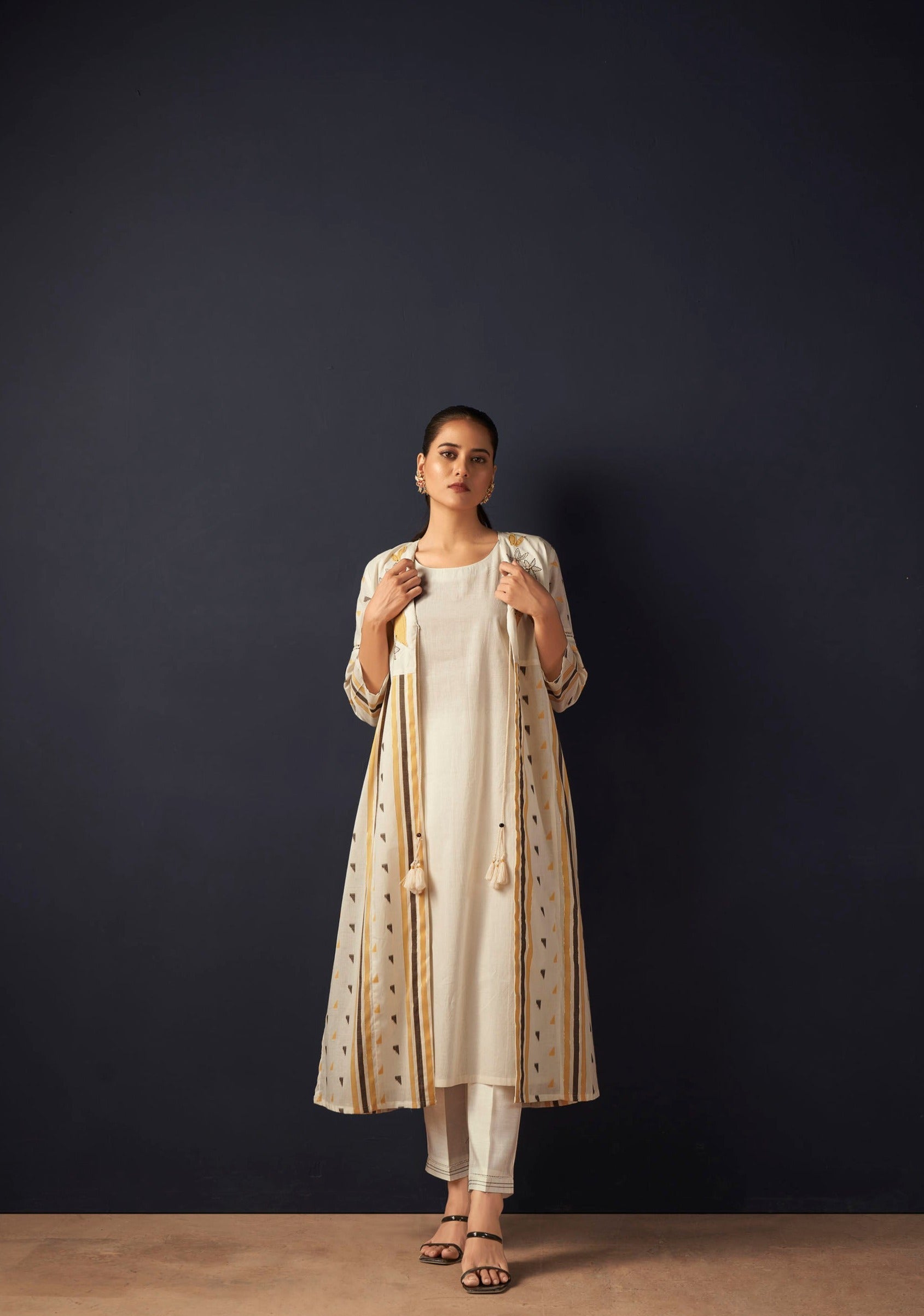 Cream Cotton Kurta Set-fourbuttons-in