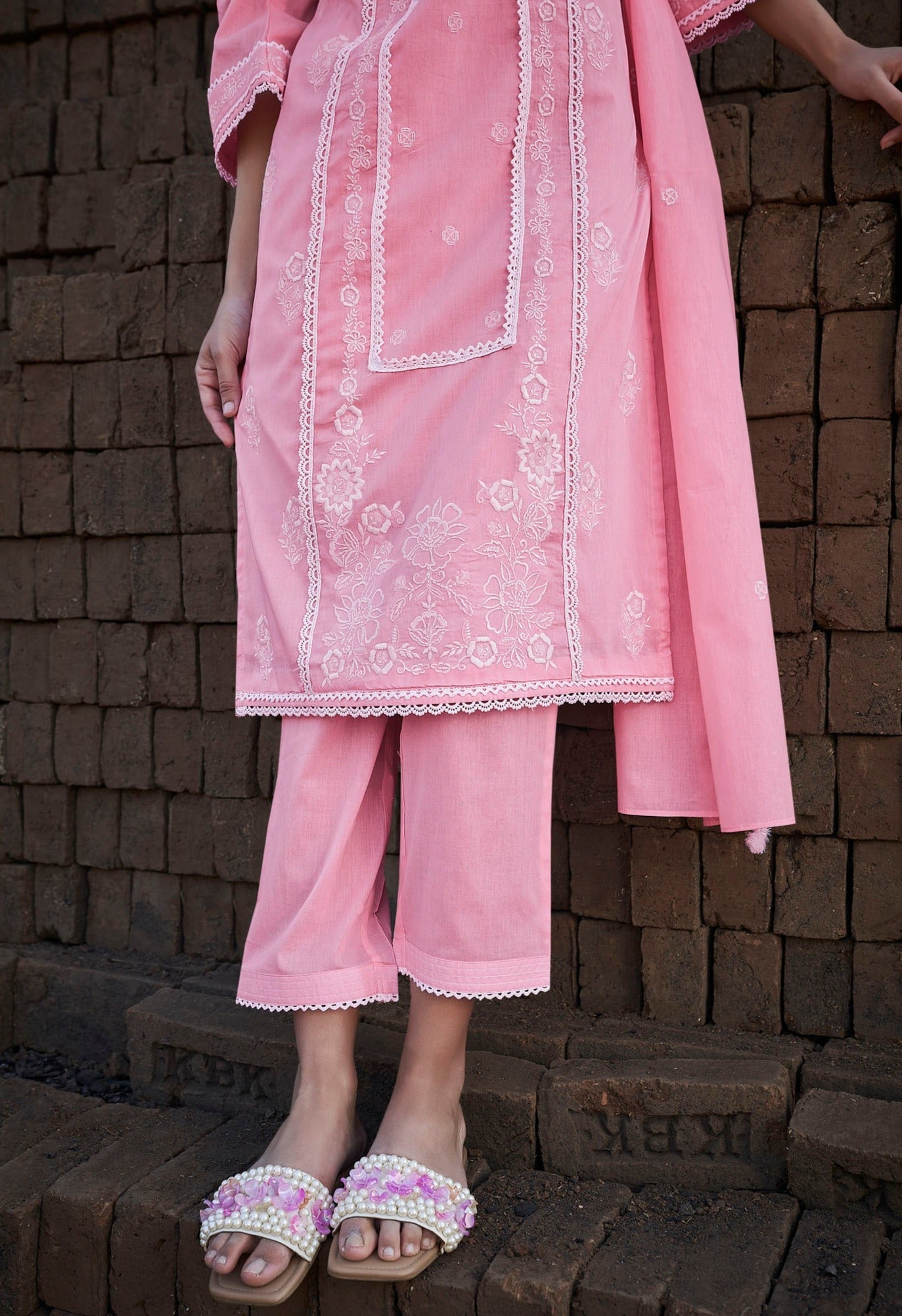 Flamingo Embroidery Kurta Set-fourbuttons-in