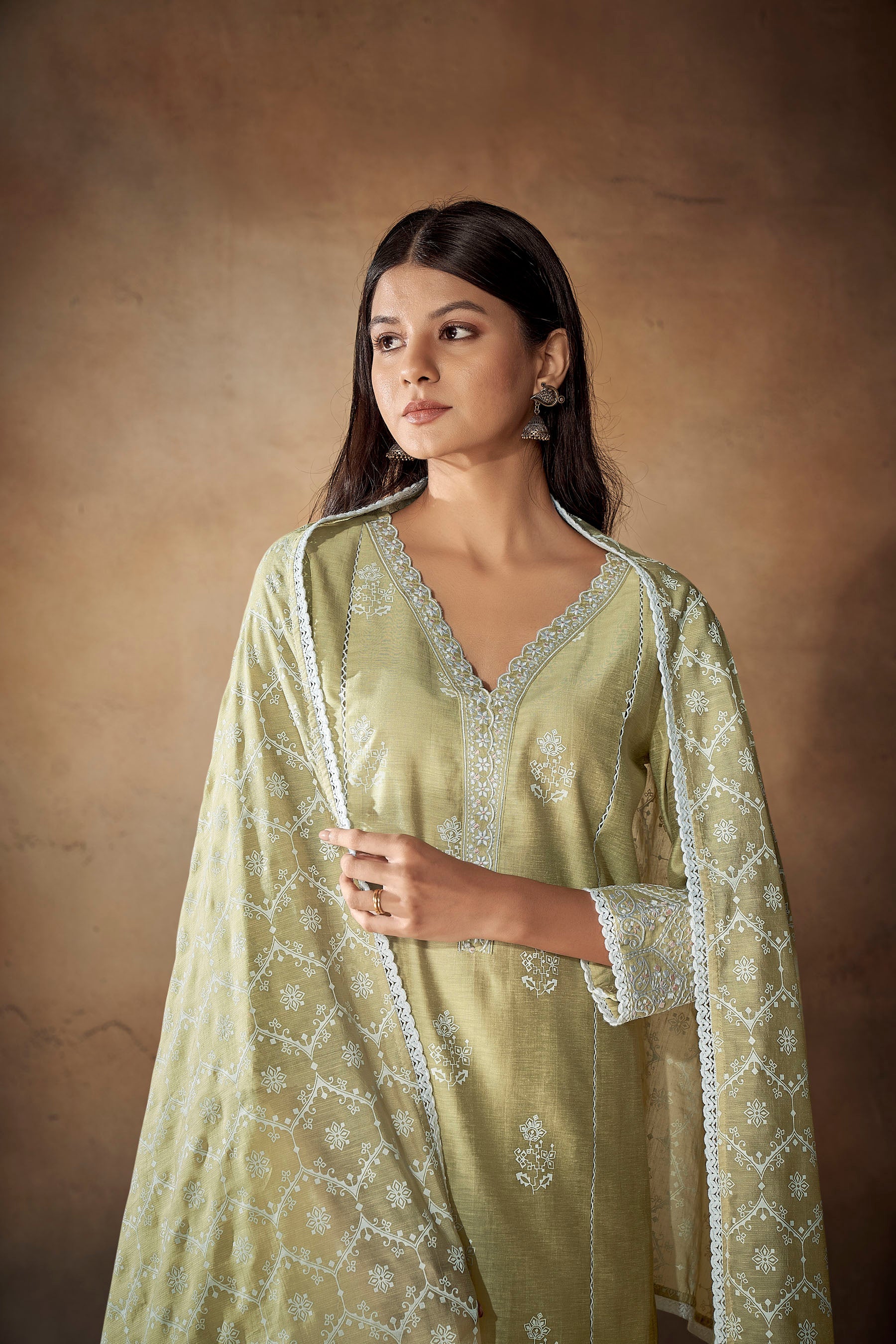 Green Ambar Linen Embroidery Kurta Set-fourbuttons-in