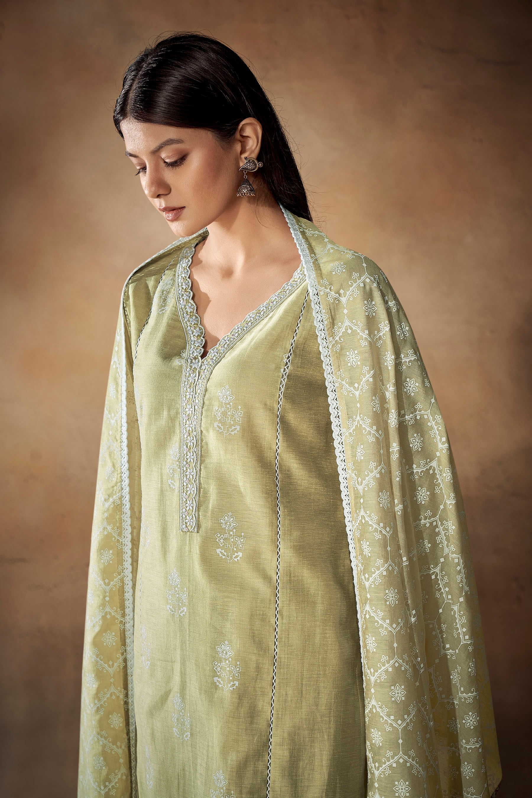 Green Ambar Linen Embroidery Kurta Set-fourbuttons-in