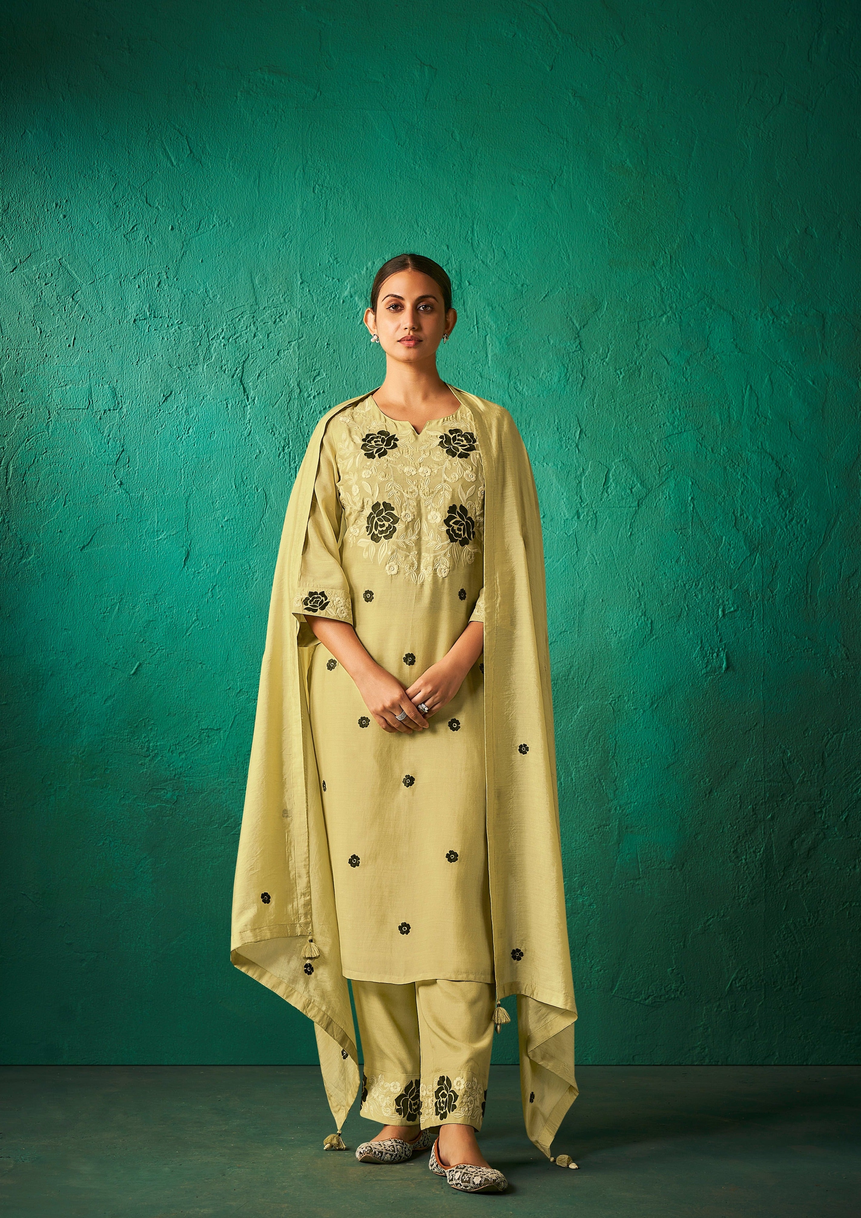 Green Big Flower Chanderi Silk Kurta Set-fourbuttons-in