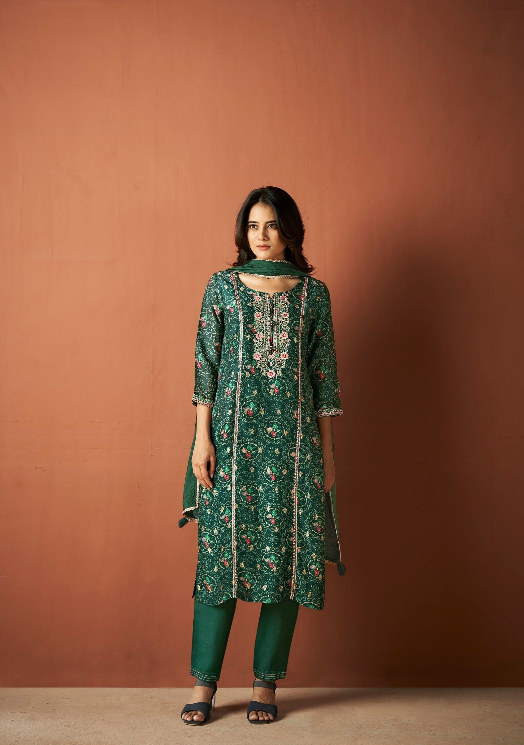 Green Dola Silk Kurta Set-fourbuttons-in