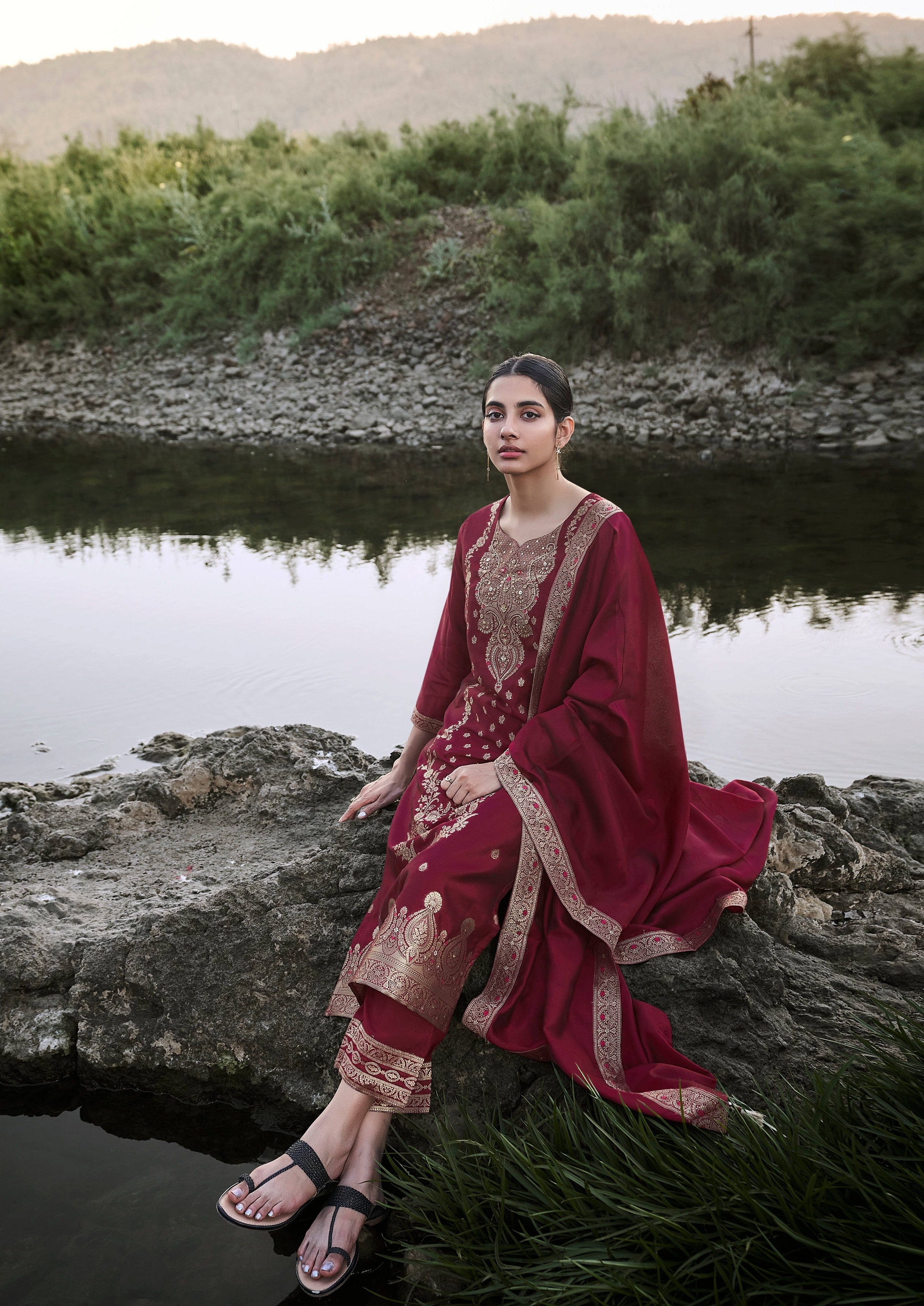 Maroon Top Dyed Woven Dark Silk Kurta Set-fourbuttons-in