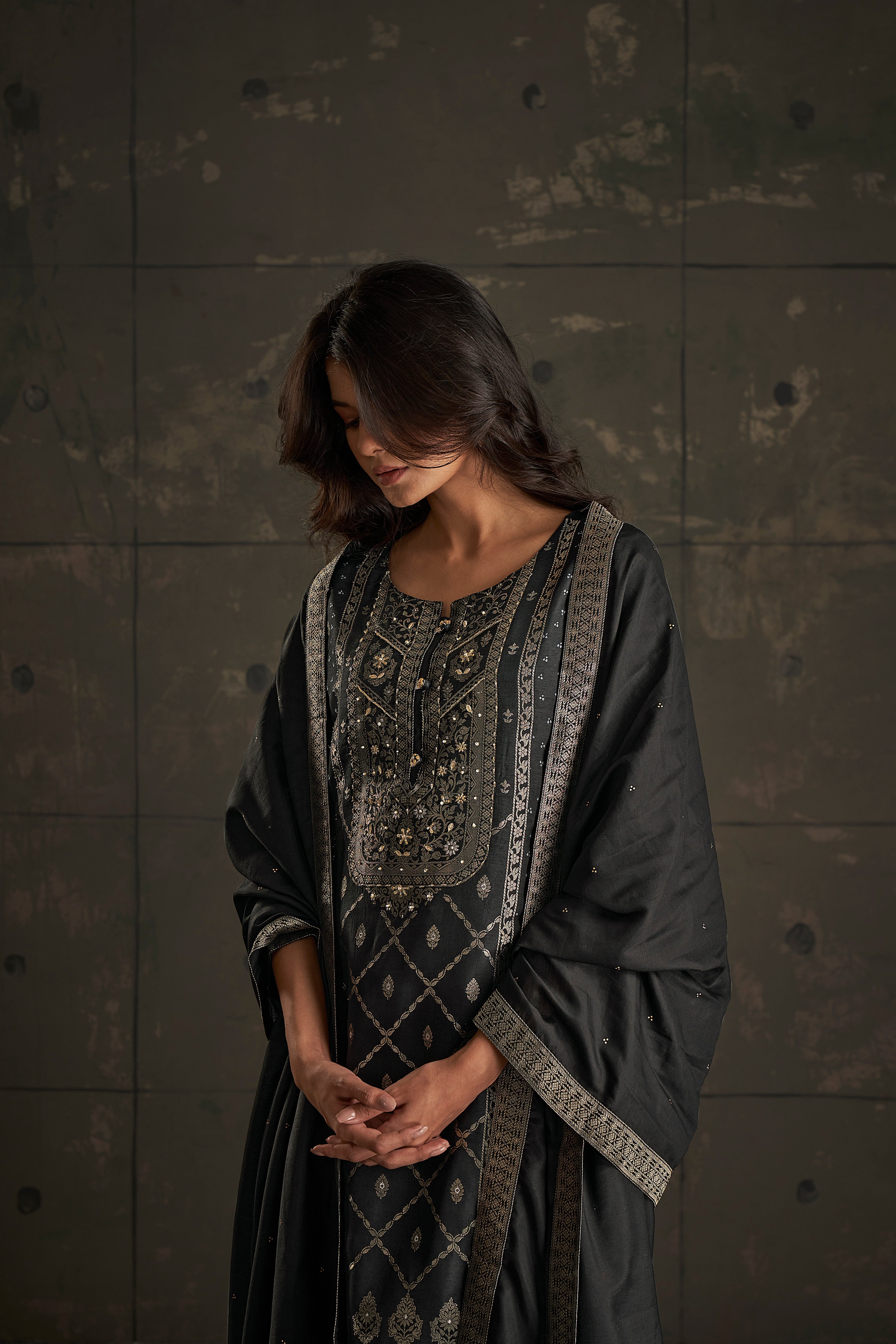 Noir Chic Bandhani Woven Allure Silk Kurta Set-fourbuttons-in